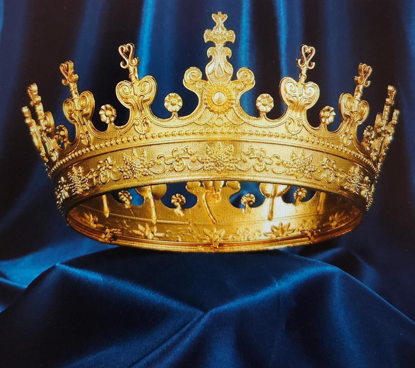 Majestic Elixir "Surrender to tranquility—our customizable massage oil is your royal invitation to relaxation, offered in the scent you most adore on someone special—because royalty never compromises on bliss."